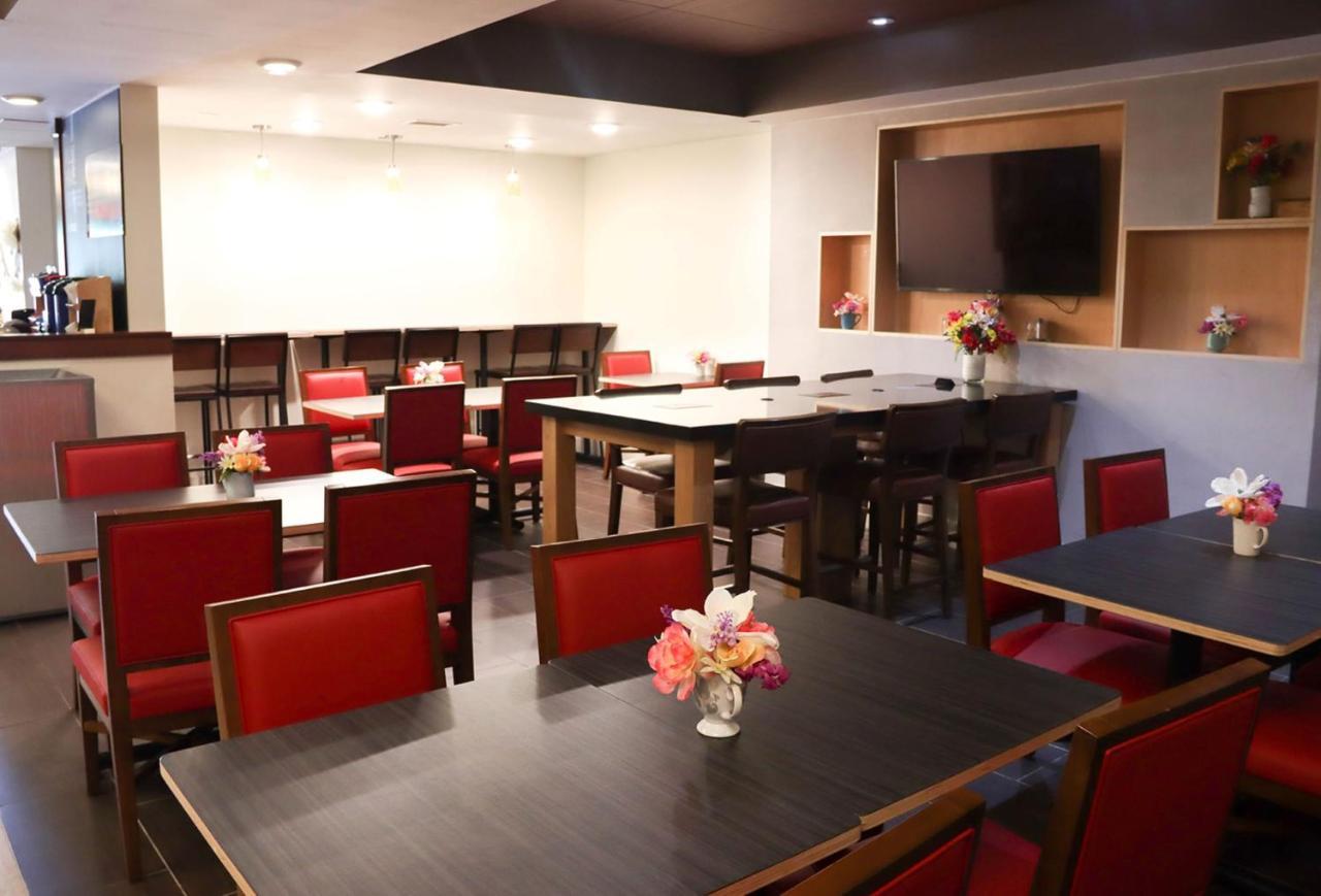 Holiday Inn Express Cedar Rapids - Collins Road By Ihg Екстер'єр фото