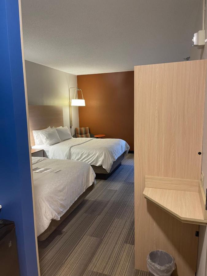 Holiday Inn Express Cedar Rapids - Collins Road By Ihg Екстер'єр фото