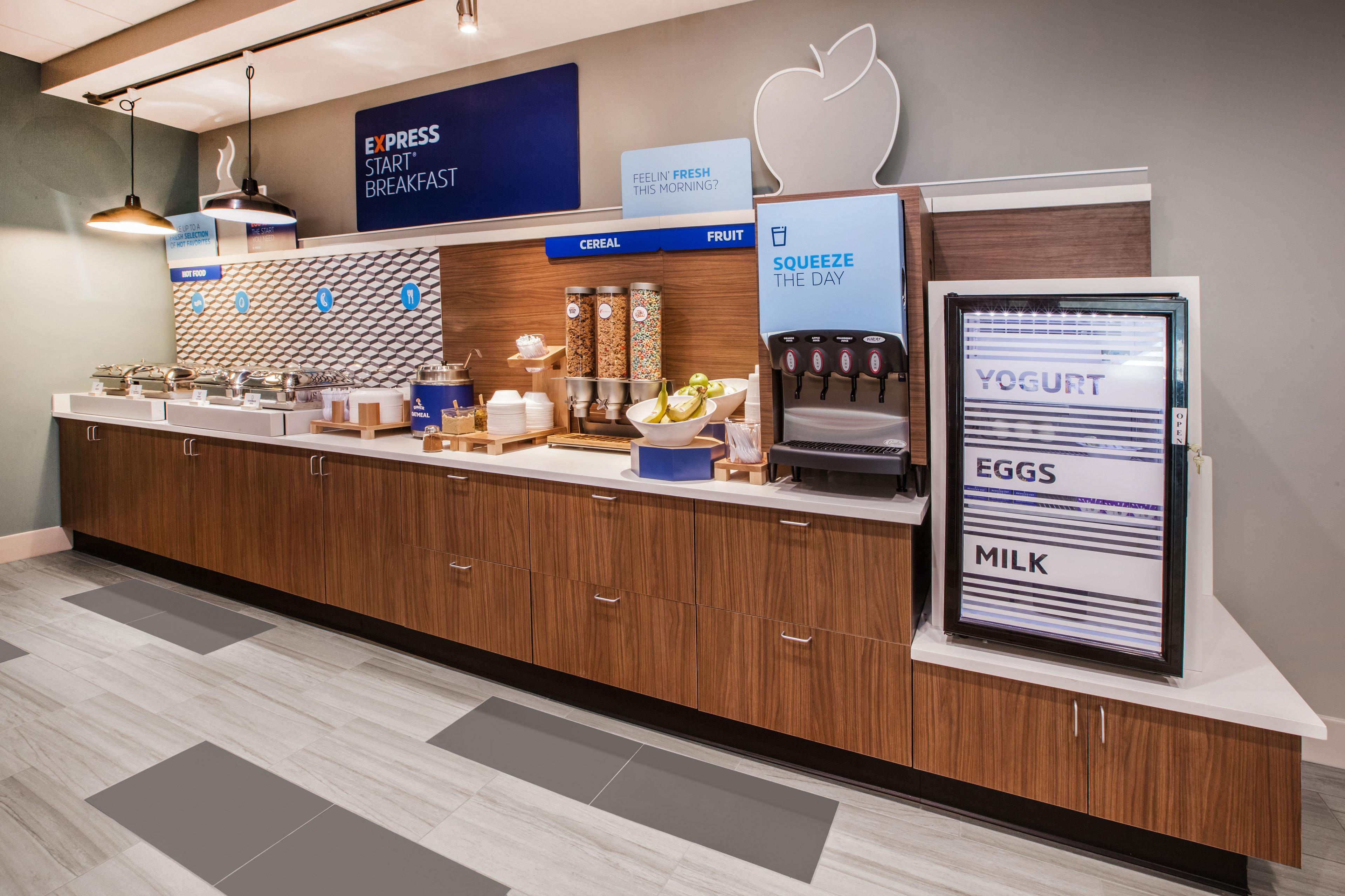 Holiday Inn Express Cedar Rapids - Collins Road By Ihg Екстер'єр фото