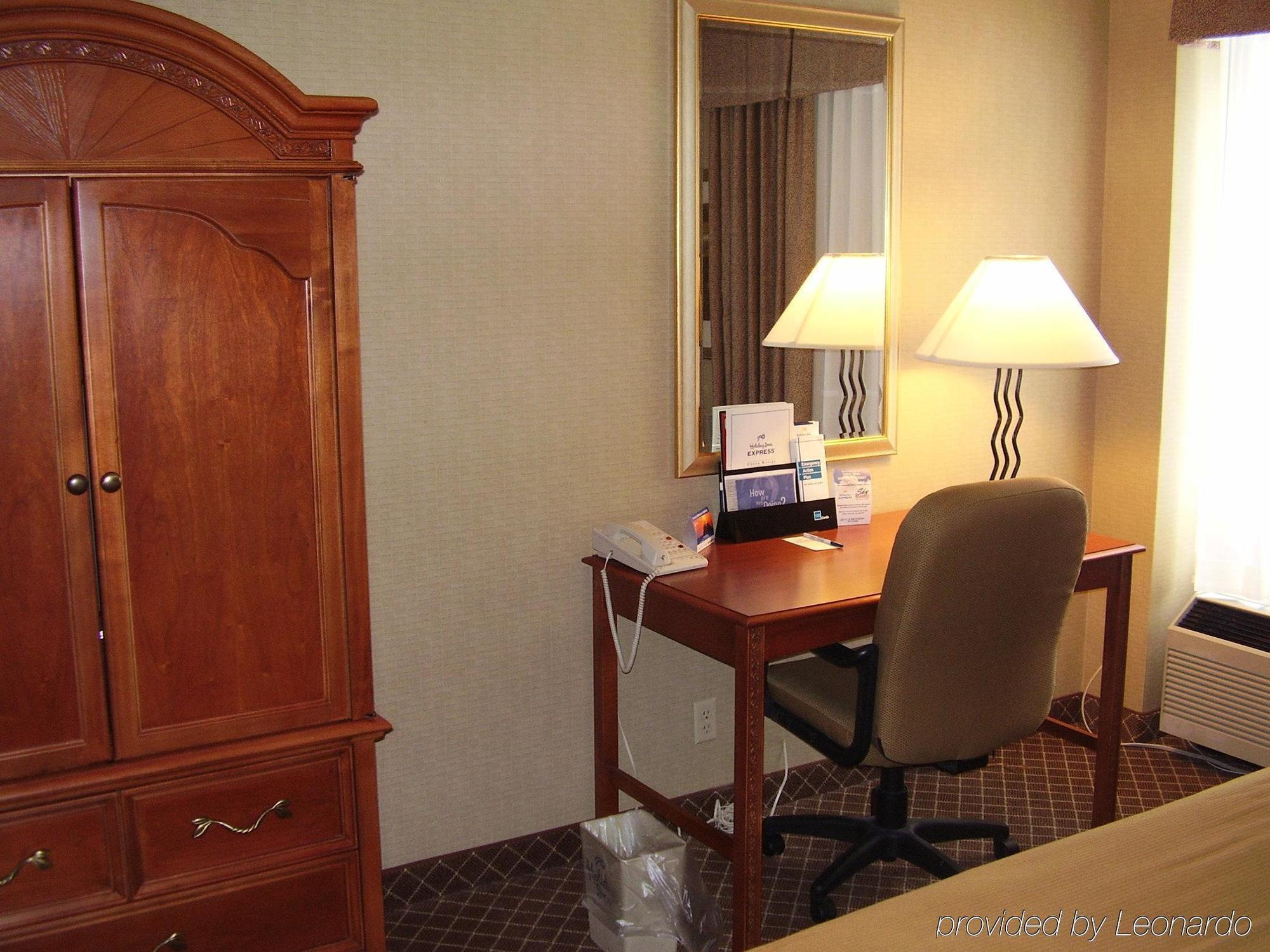 Holiday Inn Express Cedar Rapids - Collins Road By Ihg Номер фото